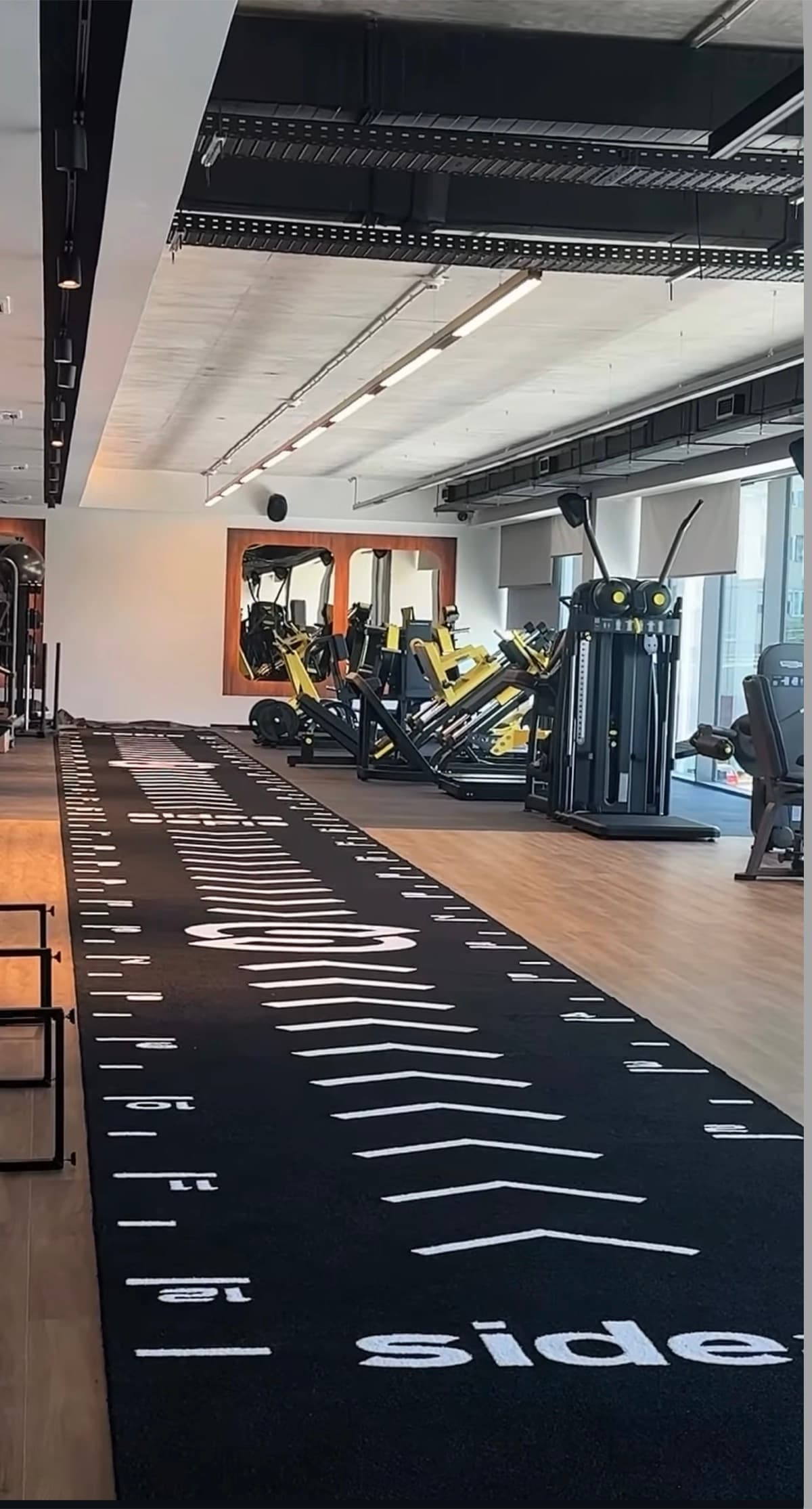 Eleven teretana u Nišu - prostor sa Technogym spravama u naselju Planet Residence