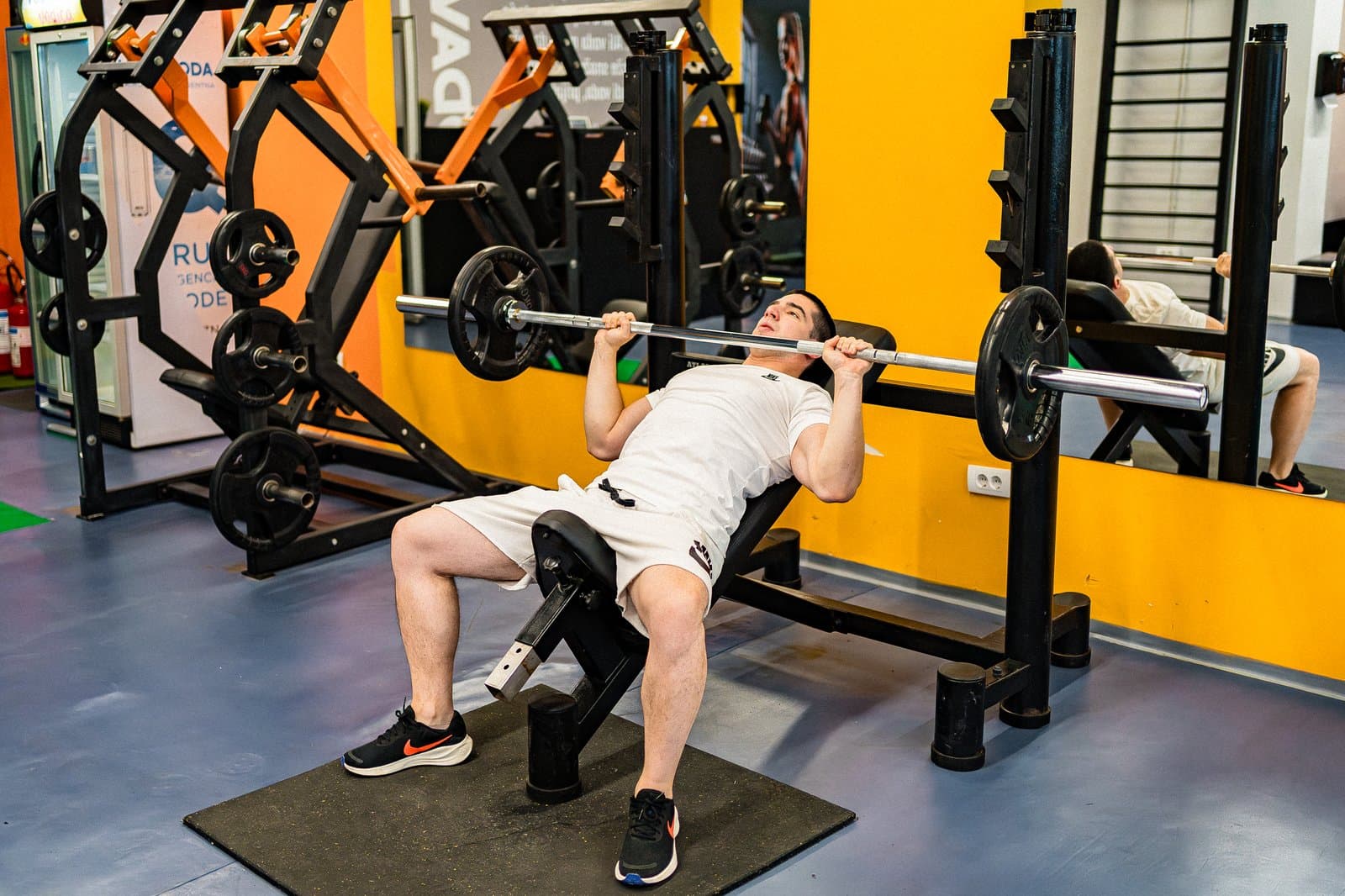 Bench press - pravilna tehnika i najčešće greške koje uništavaju ramena