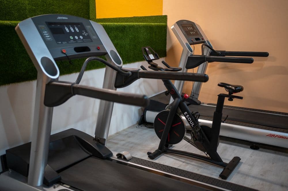 Kardio soba sa trakama i biciklima u Aura teretani